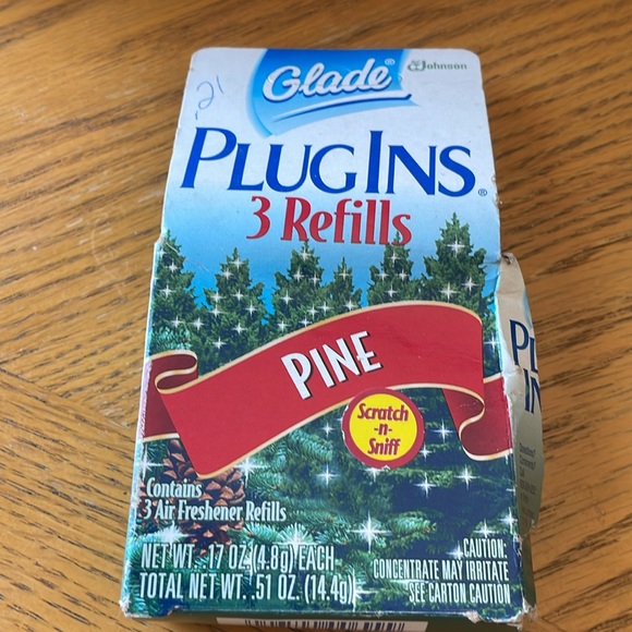 7 Plug Ins 3 Refill Packs- 5 Sugarplum Dream, 1 Pine, 1 Apple Cinnamon - Picture 2 of 15